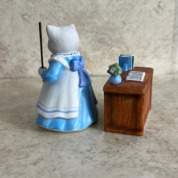 Vintage Schmid Kitty Cucumber Figurine Miss Fish Back to School 1990 - Picture 5 of 6